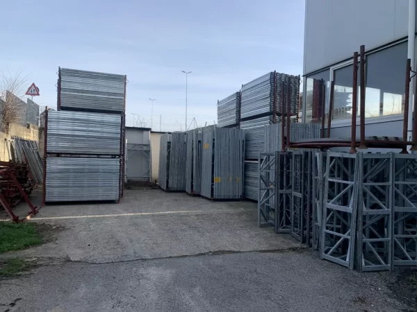 Ponteggio usato con accessori Con Dor