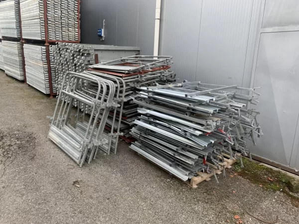 Ponteggio usato con accessori Con Dor