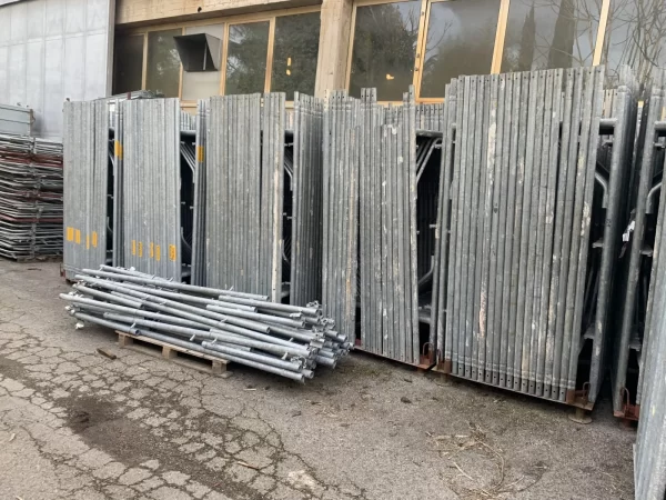 Ponteggio usato con accessori Con Dor