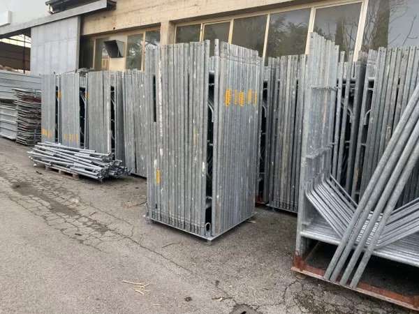 Ponteggio usato con accessori Con Dor