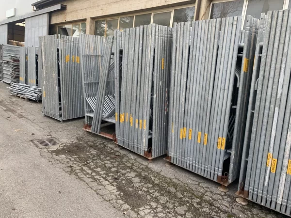 Ponteggio usato con accessori Con Dor