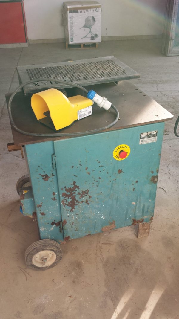 piegatrice per lavorazione ferro