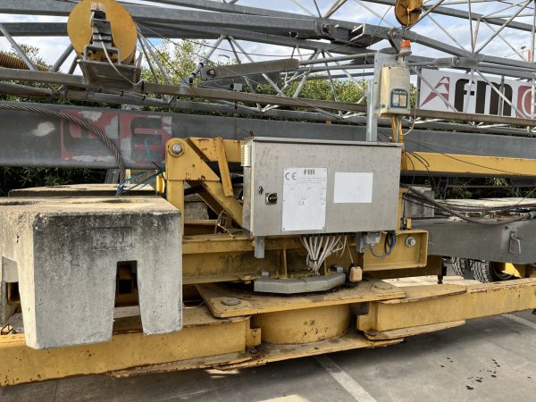 FM 828 Gru usata rotazione bassa