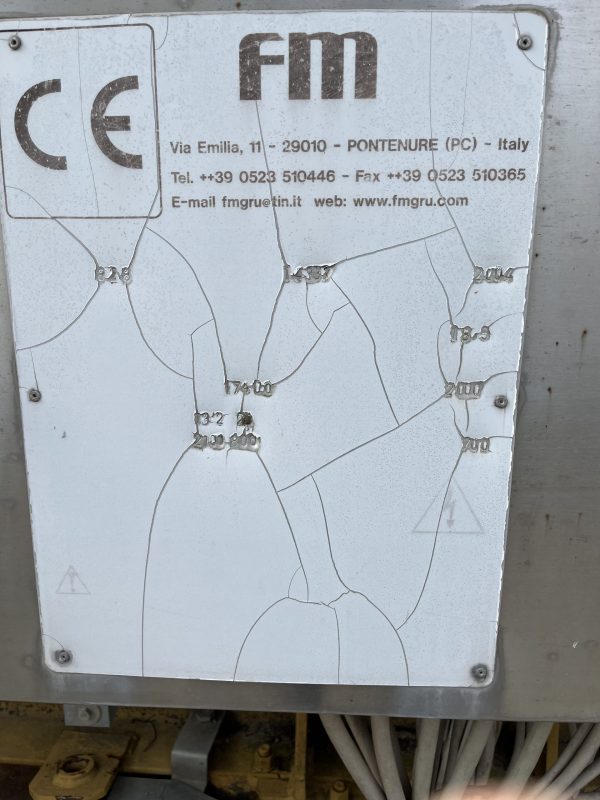 FM 828 Gru usata rotazione bassa