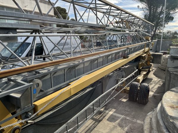FM 828 Gru usata rotazione bassa