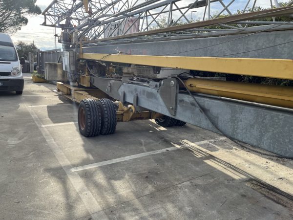 FM 828 Gru usata rotazione bassa