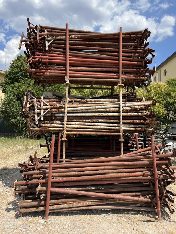 Puntelli a croce da 4,20 mt. usati