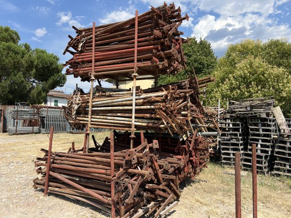 Puntelli a croce da 4,20 mt. usati