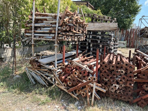 Puntelli usati a croce bassi da 1,20 mt chiusi