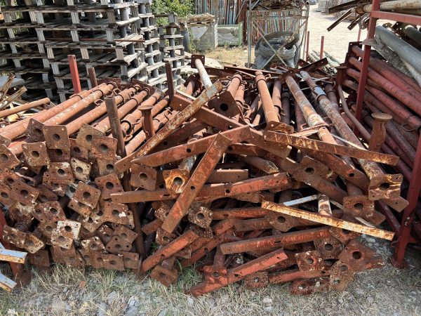 Puntelli usati a croce bassi da 1,20 mt chiusi